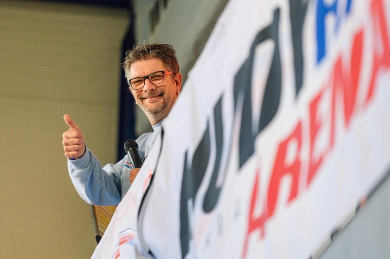 Bjarne Høllund on the mic at ETS RD1 Season #15 2022/23 in Apeldoorn/NED