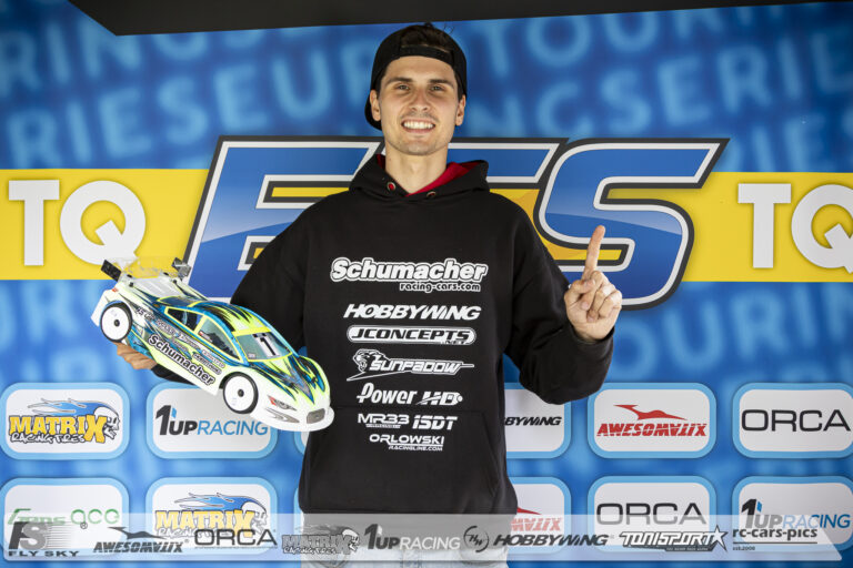 Pole position for Orlowski at ETS season opener!