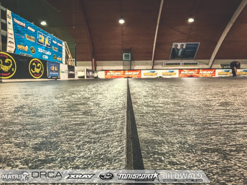 2021-10-09-Chucks-Raceway-03-innen-Aufbau