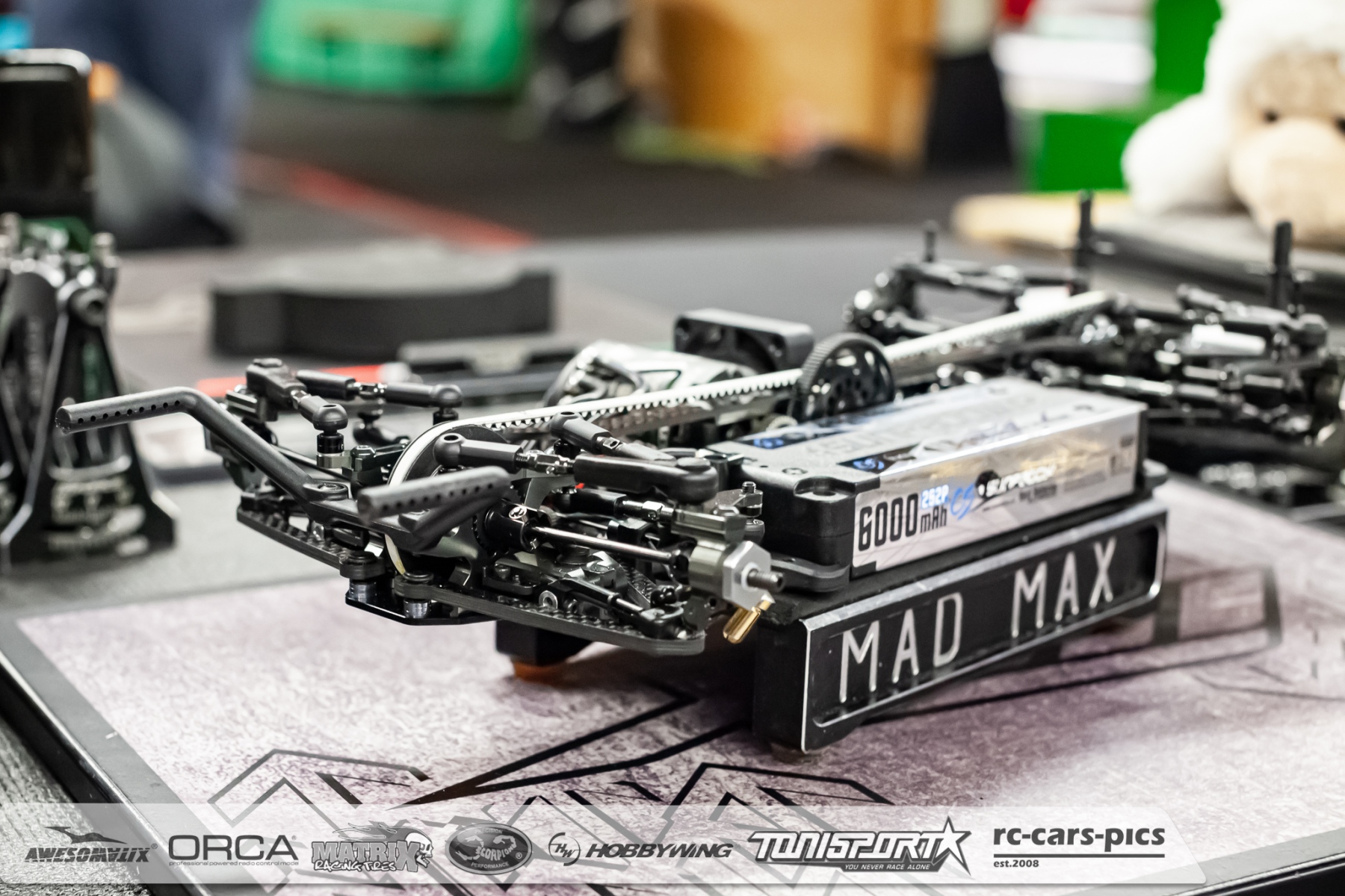 Under the Hood - Max Mächler`s Awesomatix A800R